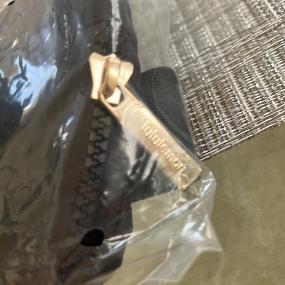 Lululemon Everywhere Belt Bag with Gold Logo - Picture 9 of 10